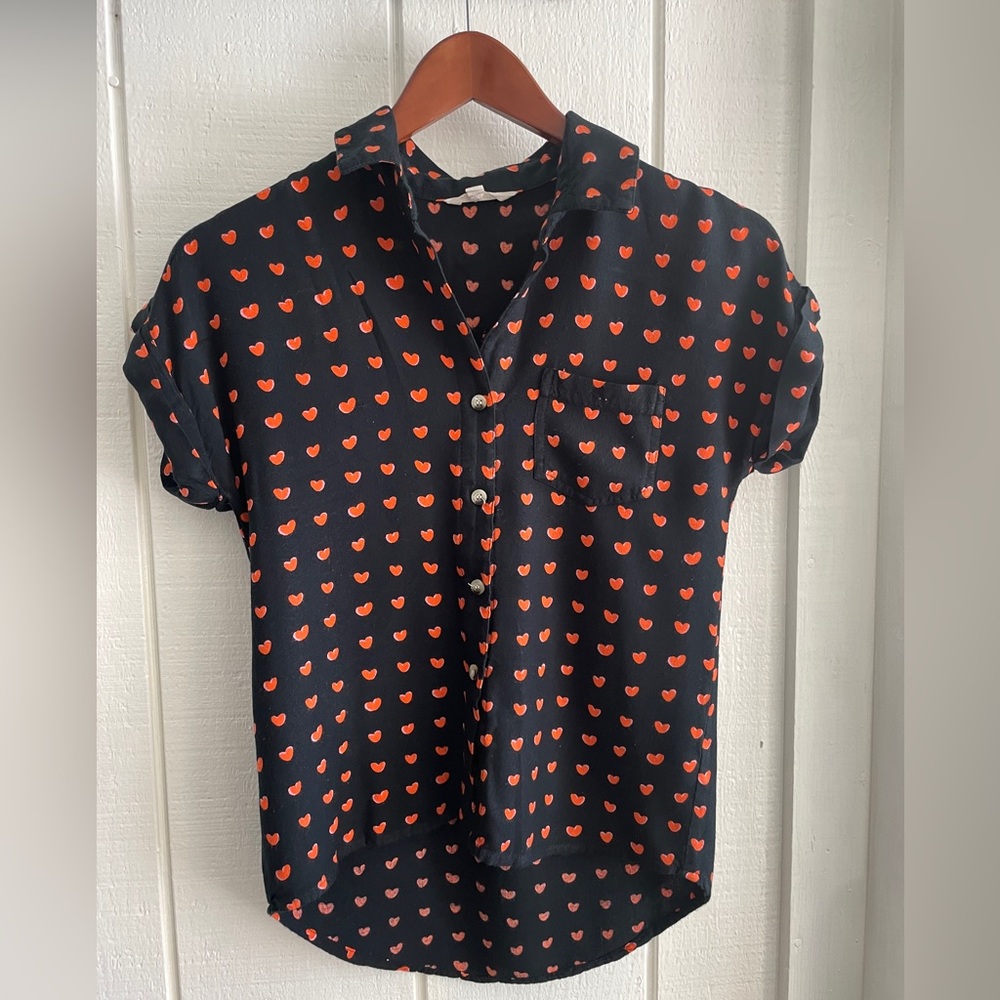 SIM & SAM Red-Orange Heart Short Sleeve Button Down Small